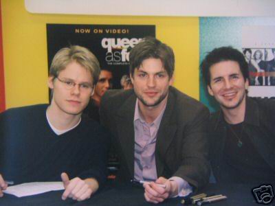 Signing-tower-records-jan-11th-2002-051.jpg