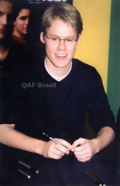 Signing-tower-records-jan-11th-2002-059.jpg