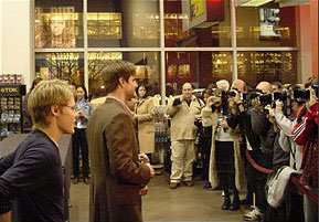 Signing-tower-records-jan-11th-2002-071.jpg