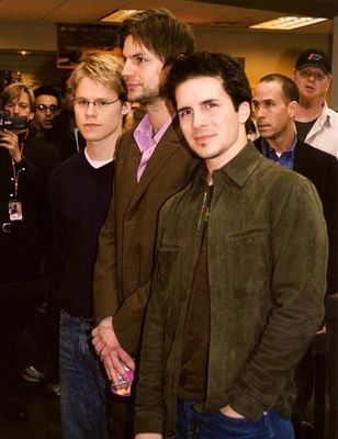 Signing-tower-records-jan-11th-2002-005.jpg