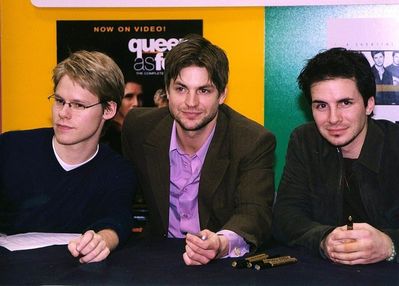 Signing-tower-records-jan-11th-2002-008.jpg