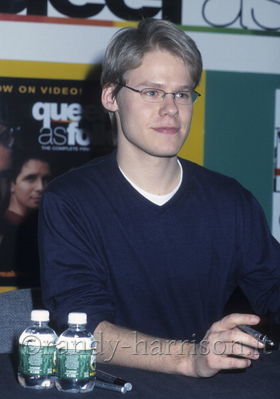 Signing-tower-records-jan-11th-2002-017.jpg