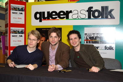Signing-tower-records-jan-11th-2002-047.jpg