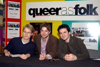 Signing-tower-records-jan-11th-2002-048.jpg