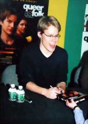 Signing-tower-records-jan-11th-2002-058.jpg