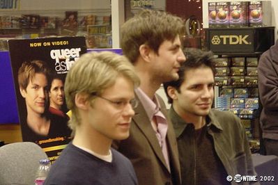 Signing-tower-records-jan-11th-2002-069.jpg