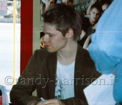 Dvd-signing-at-tower-records-feb-28th-2004-003.jpg
