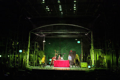 Pop-yale-repertory-theatre-on-stage-december-1st-2009-010.jpg